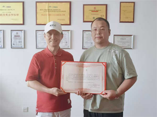 《铁血军旅，风骨人生一致老兵李毅》